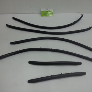 SERIE STRISCE PROFILI LISTELLI PEDANA VESPA 50 N-L-R- IN GOMMA NERA MARCA CIF - immagine 1