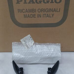 MANIGLIA PORTAPACCHI POSTERIORE GILERA RUNNER TUTTI MODELLI - COLORE NERO 94 art. 2988970090 - immagine 1