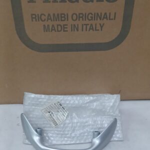 MANIGLIA PORTAPACCHI POSTERIORE GILERA RUNNER TUTTI MODELLI - COLORE GRIGIO EXCALIBUR art. 29889700F2 - immagine 1
