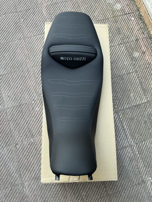 SELLA COMFORT 3D ORIGINALE MOTO GUZZI V85 TT 2024 / STRADA - RISCALDABILE -