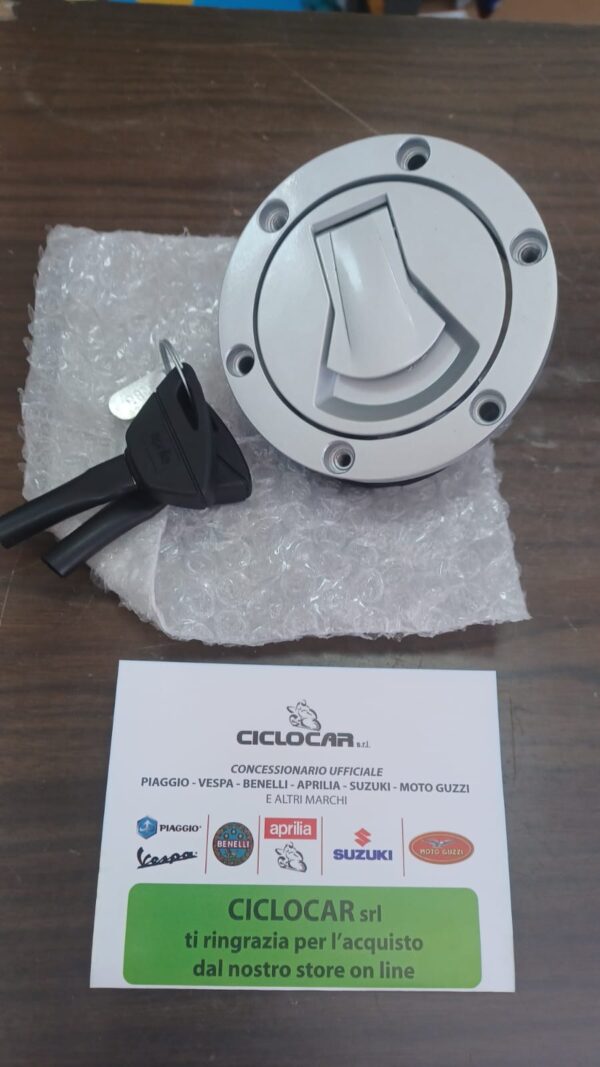 TAPPO SERBATOIO CON CHIAVE ORIGINAL APRILIA RS 660 ('20-'24)-TUONO 660 ('21-'24)