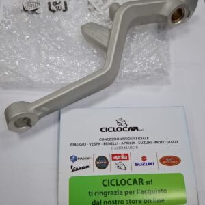 2B005634 Leva freno post. MOTO GUZZI - V 85 E4 V85 TT E4 ABS 2019-2020 (APAC) V85 TT E4 ABS 2019-2020 (EMEA) V85 TT E4 ABS 2019-2020 (NAFTA) V85 TT E4 ABS Polizia Municipale 2021 (EMEA) V85 TT Travel Pack E4 ABS 2020 (APAC) V85 TT Travel Pack E4 ABS 2020 (EMEA) V85 TT Travel Pack E4 ABS 2020 (NAFTA) MOTO GUZZI - V 85 E5 V85 TT 850 E5 ABS 2021-2023 (APAC) V85 TT 850 E5 ABS 2021-2023 (EMEA) V85 TT 850 E5 ABS 2021-2024 (NAFTA) V85 TT Polizia Municipale 850 E5 ABS 2023 (EMEA) V85 TT Travel Pack 850 E5 ABS 2021 (APAC) V85 TT Travel Pack 850 E5 ABS 2021 (EMEA) V85 TT Travel Pack 850 E5 ABS 2021 (NAFTA) V85 TT Travel Pack 850 E5 ABS 2022-2023 (APAC) V85 TT Travel Pack 850 E5 ABS 2022-2023 (EMEA) V85 TT Travel Pack 850 E5 ABS 2022-2024 (NAFTA) MOTO GUZZI - V 85 E5+ V85 TT E5+ 2024 (APAC) V85 TT E5+ 2024 (EMEA) V85 TT E5+ 2024 (NAFTA) V85 TT Strada E5+ 2024 (APAC) V85 TT Strada E5+ 2024 (EMEA) V85 TT Strada E5+ 2024 (NAFTA) V85 TT Travel E5+ 2024 (APAC) V85 TT Travel E5+ 2024 (EMEA) V85 TT Travel E5+ 2024 (NAFTA)
