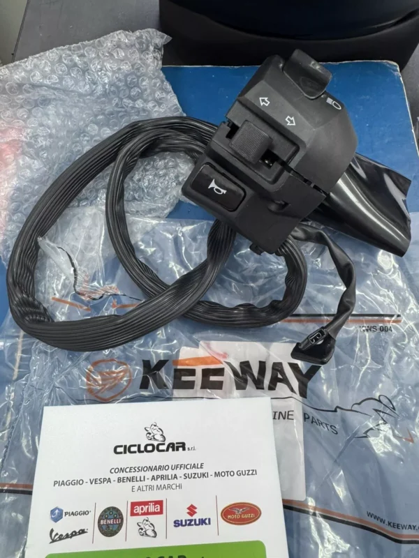 COMMUTATORE COMANDO LUCI FRECCE ORIGINALE KEEWAY RKF 125 TUTTI - 40500L210002